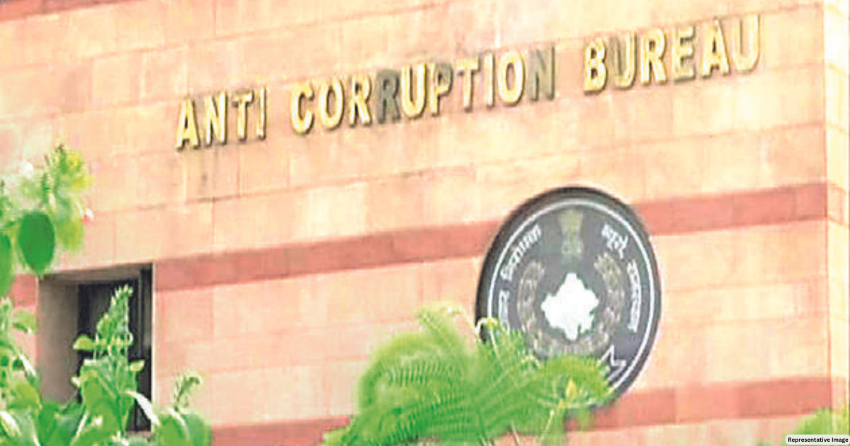 Police SI held with Rs 20,000 bribe in Deeg